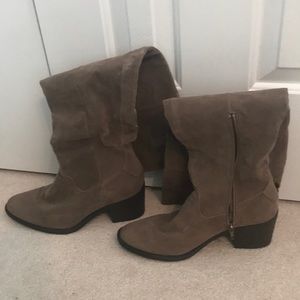 Women’s Dark Tan Boots. 11